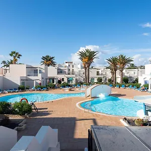 Apartamento Con Terraza Y Piscina En, Corralejo